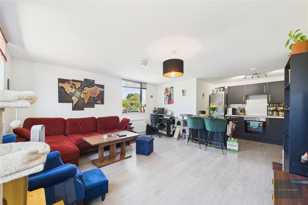 Property photo 2 of 18 Picture No. 17