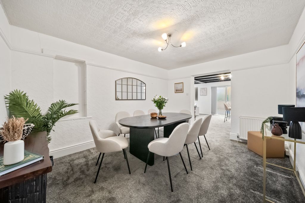 Property photo 3 of 35