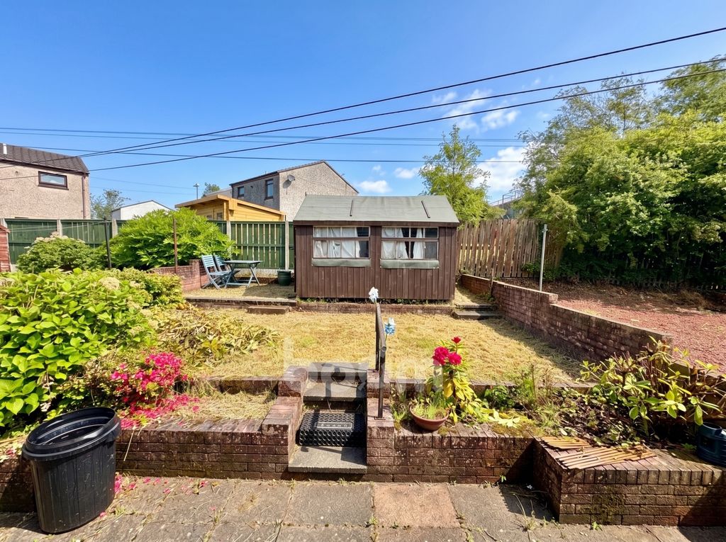 Property photo 3 of 18 St Margarets Avenue, Dalry Rear Garden
