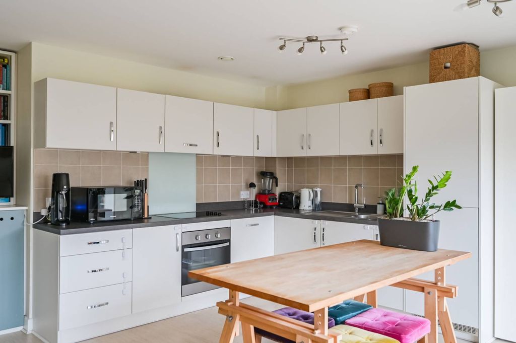 Property photo 1 of 21