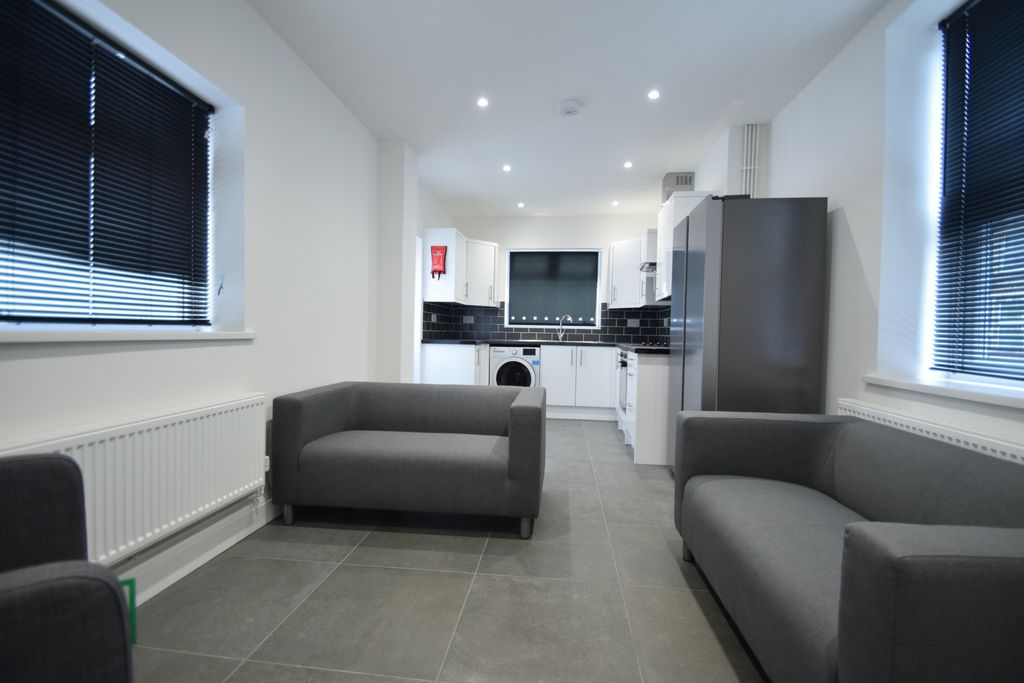 Property photo 1 of 13 Photo 5