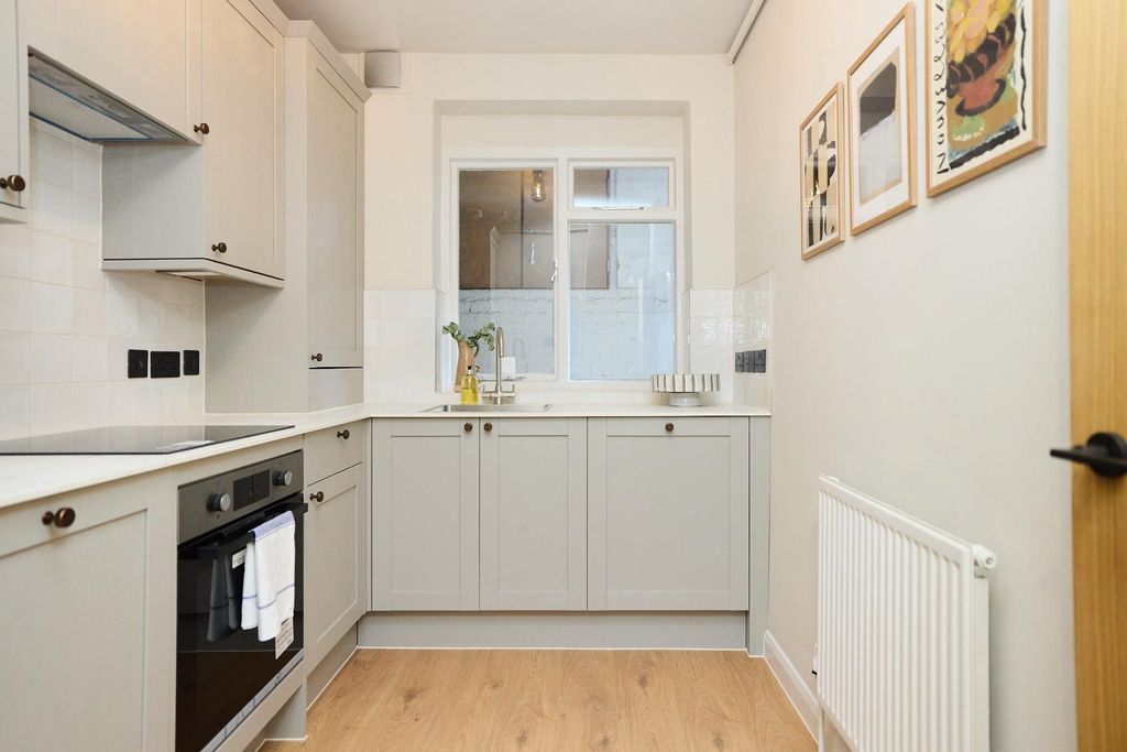 Property photo 2 of 9 Kitchen