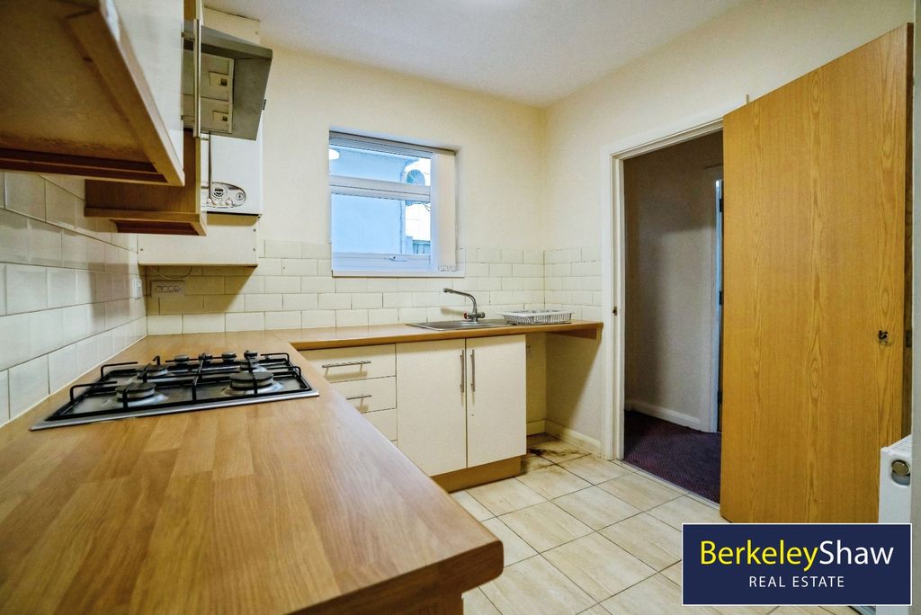 Property photo 2 of 16 Kitchen