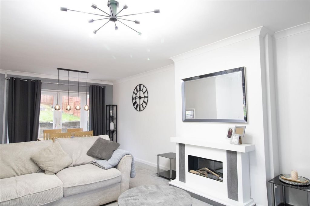 Property photo 3 of 27