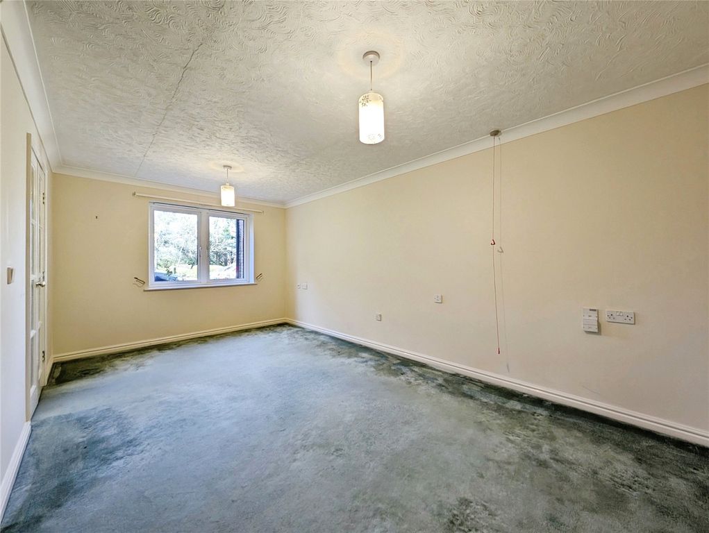 Property photo 3 of 10 Living Room