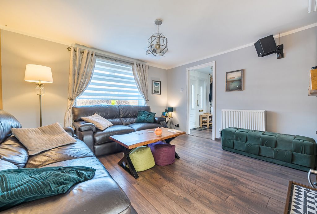 Property photo 3 of 11 1382475-18-691B0d...