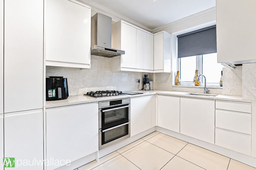 Property photo 2 of 12 Kitchen