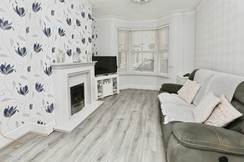 Property photo 2 of 15 Lounge