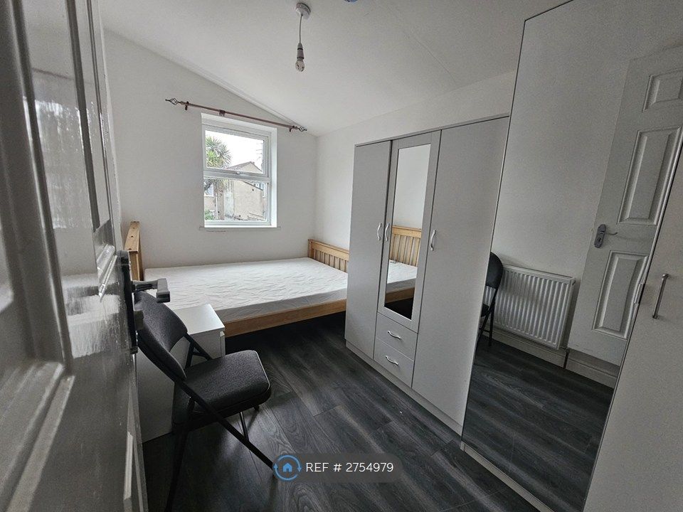 Property photo 2 of 30 Room 5
