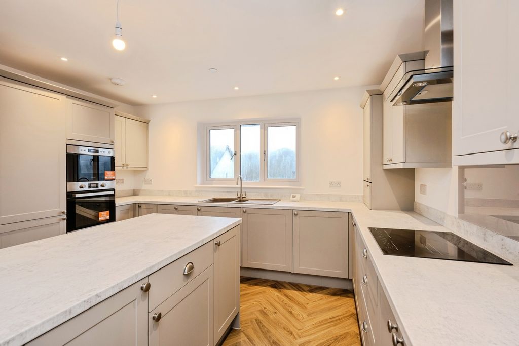 Property photo 3 of 22 Pbox-Img.Jpg