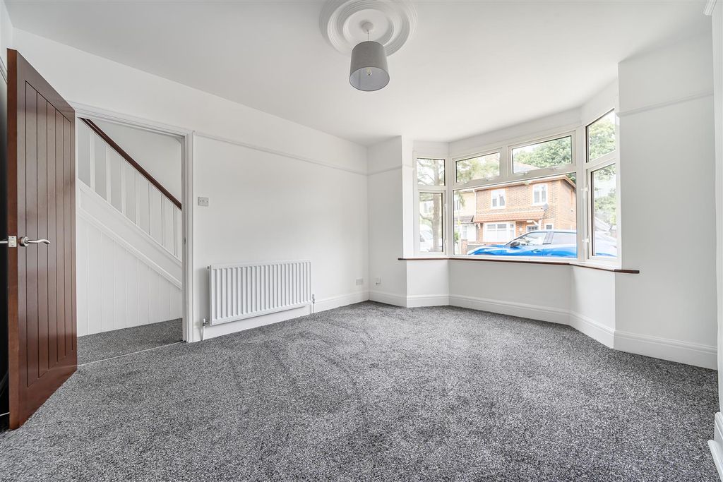 Property photo 1 of 18 Living Room