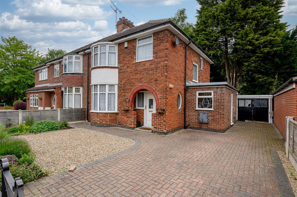 Property photo 1 of 18 External