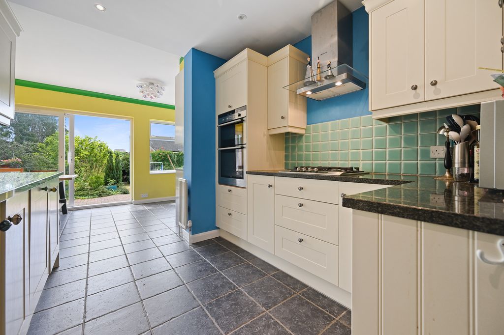 Property photo 2 of 14 9
