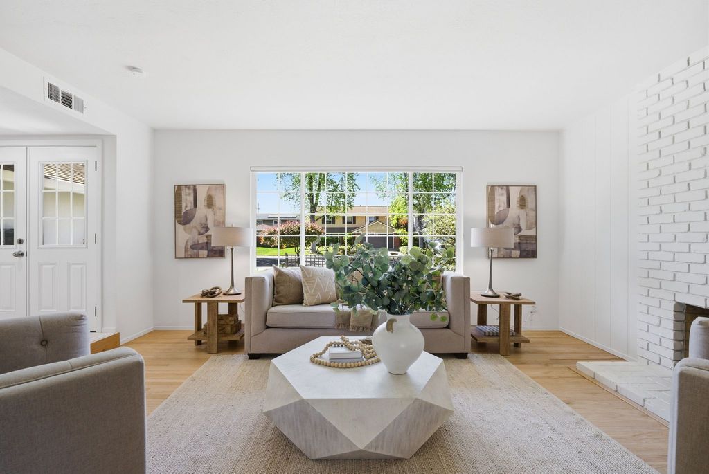 Property photo 2 of 38