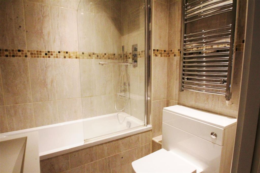 Property photo 2 of 7 Bathroom