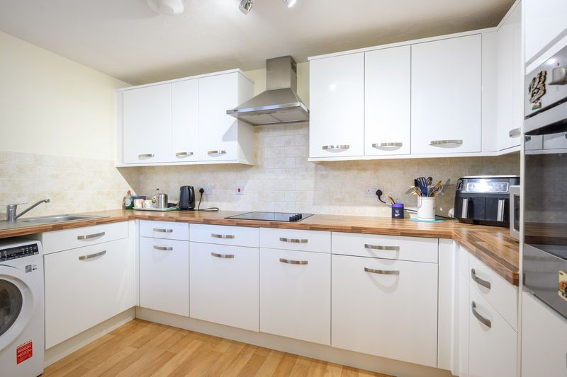 Property photo 2 of 6 Photo 4