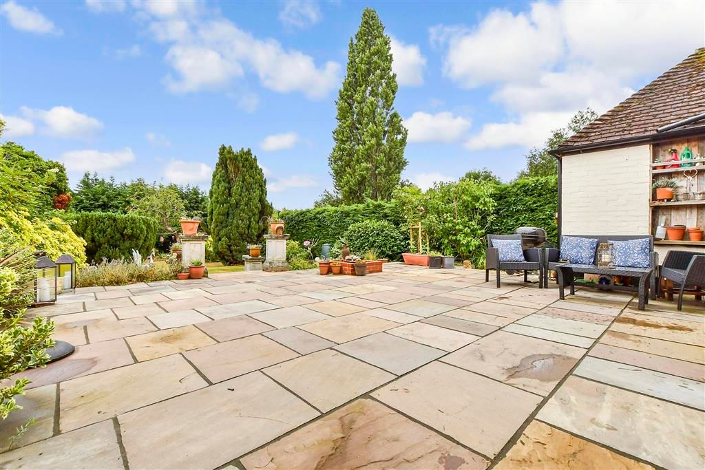 Property photo 3 of 20 Patio / Decking