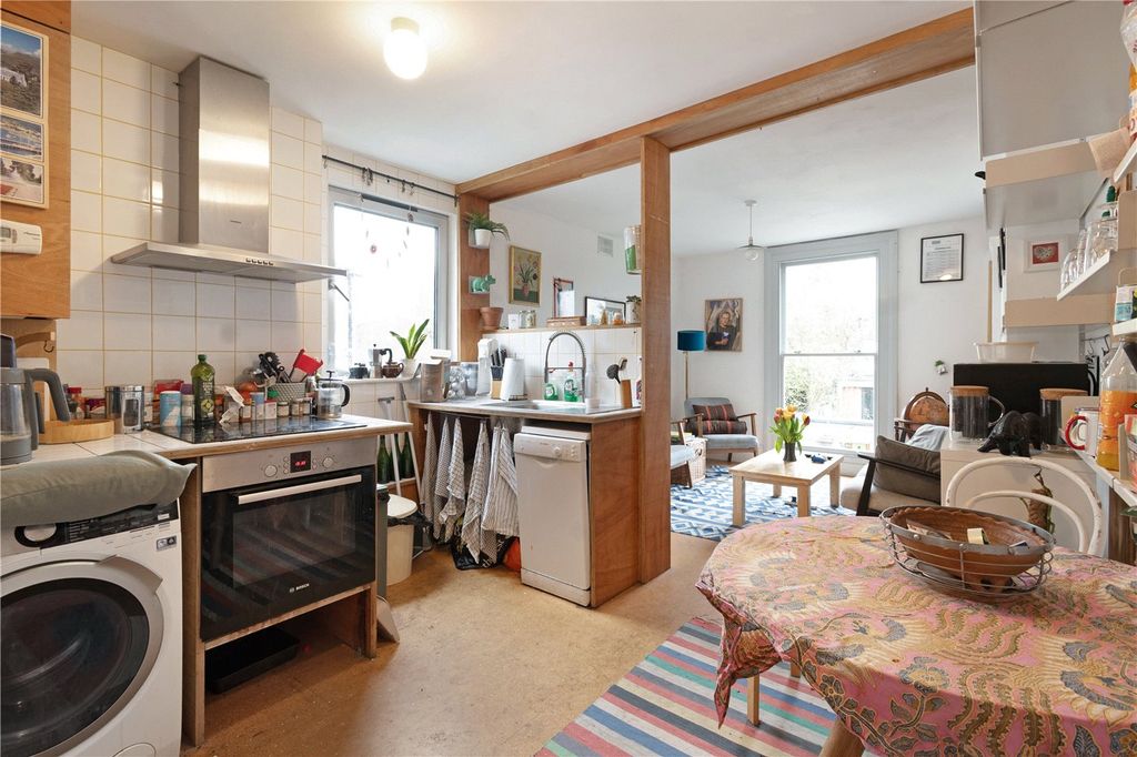 Property photo 3 of 11 Kitchen