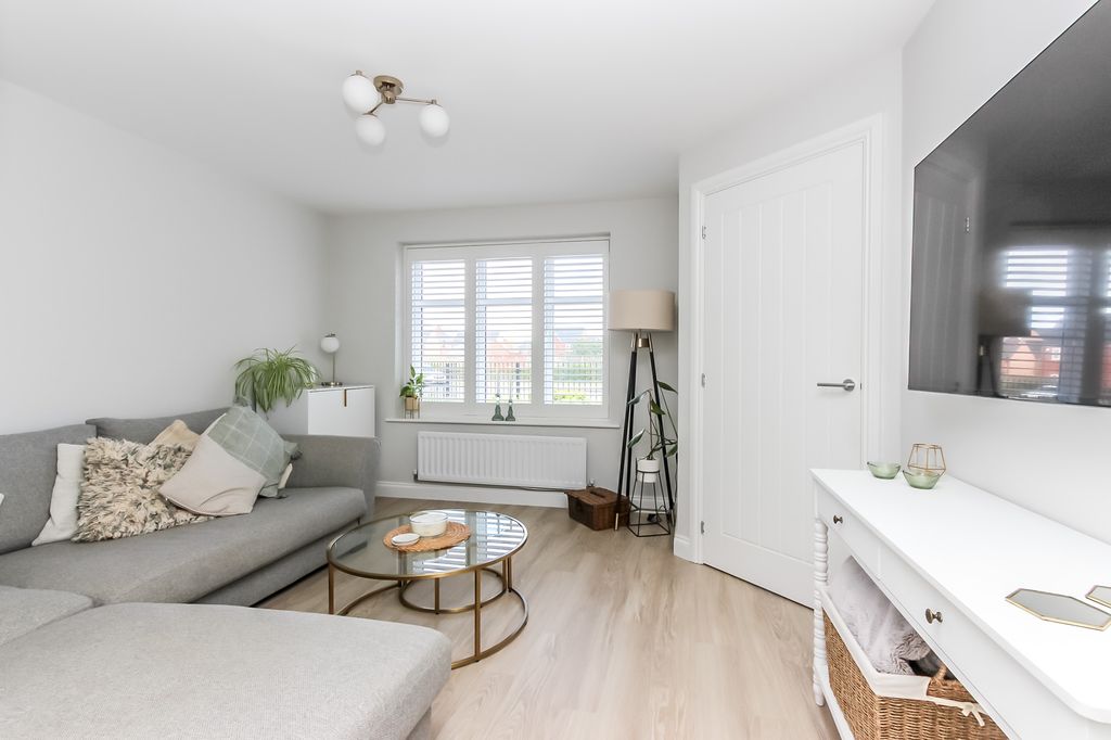 Property photo 2 of 16 Lounge