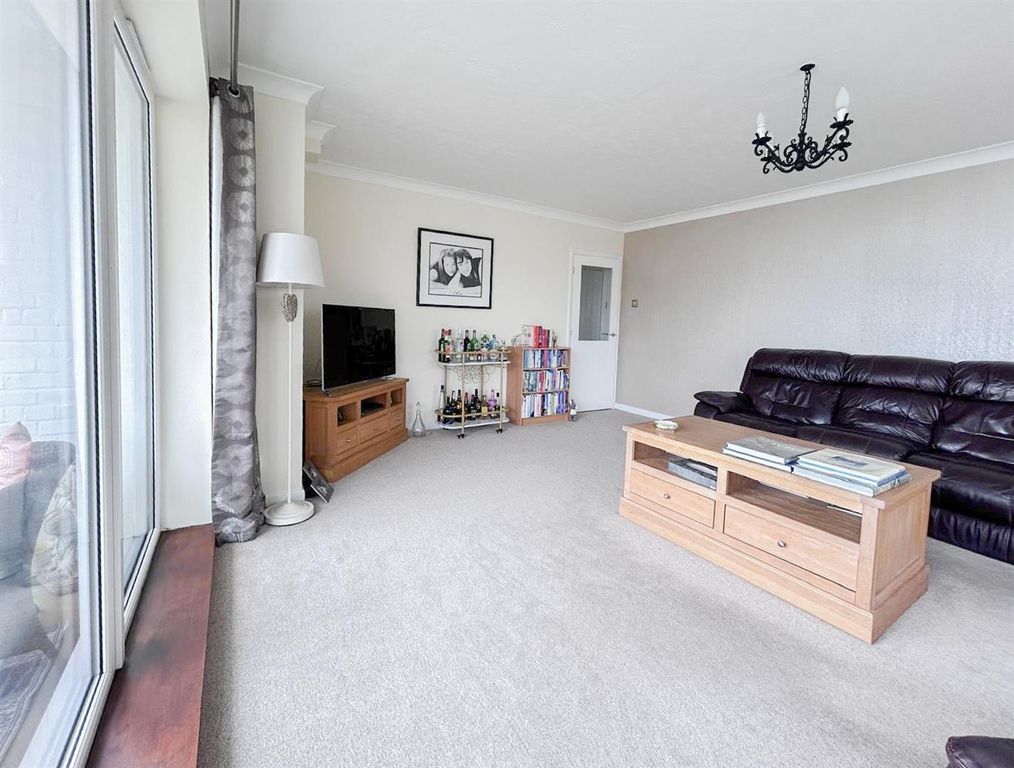 Property photo 2 of 19 4-95F443A9-58Bc-4c51-Abe0-525B3F2B698E.Jpg