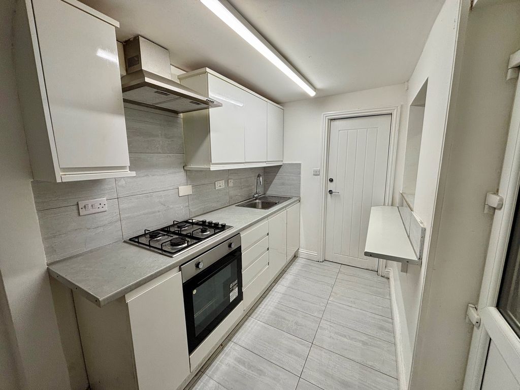 Property photo 1 of 9 Kitchen