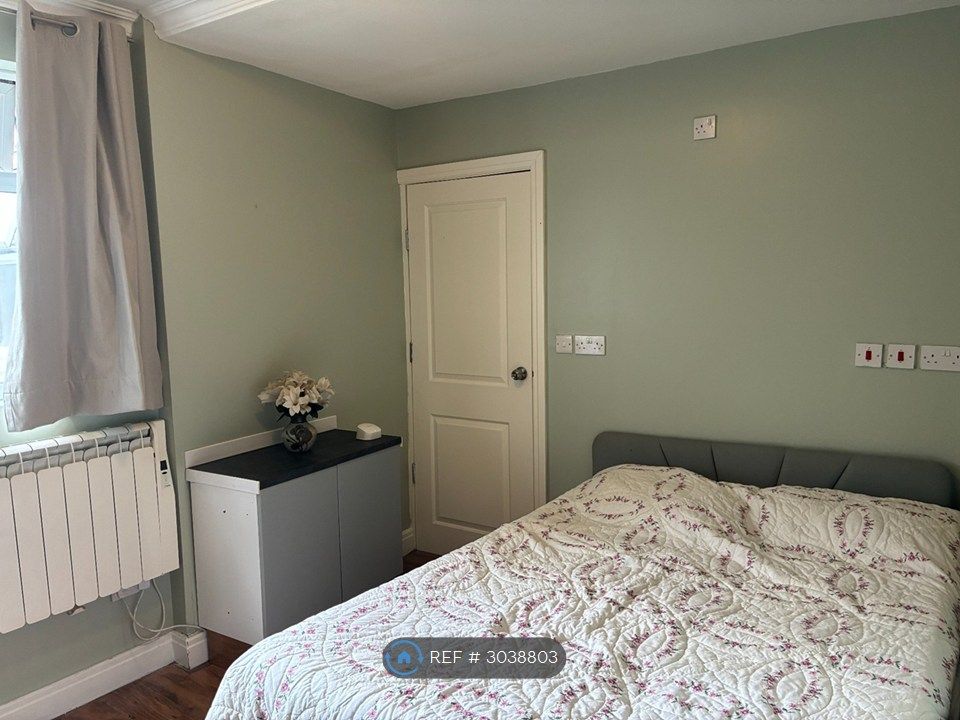 Property photo 3 of 6 Bedroom
