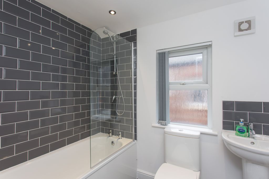 Property photo 3 of 13 Bathroom