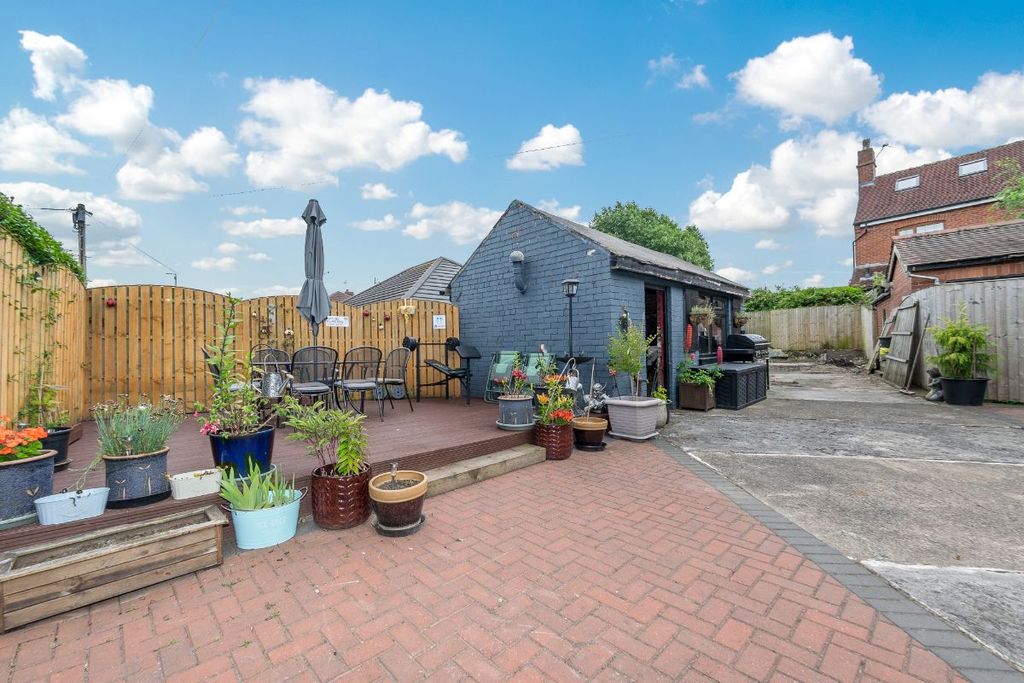 Property photo 2 of 33