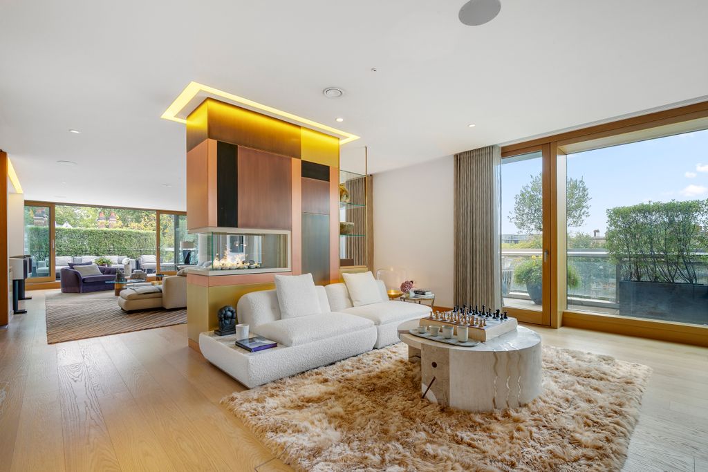 Property photo 3 of 18 Reception