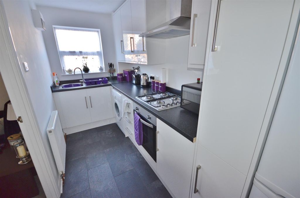 Property photo 2 of 6 Kitchen