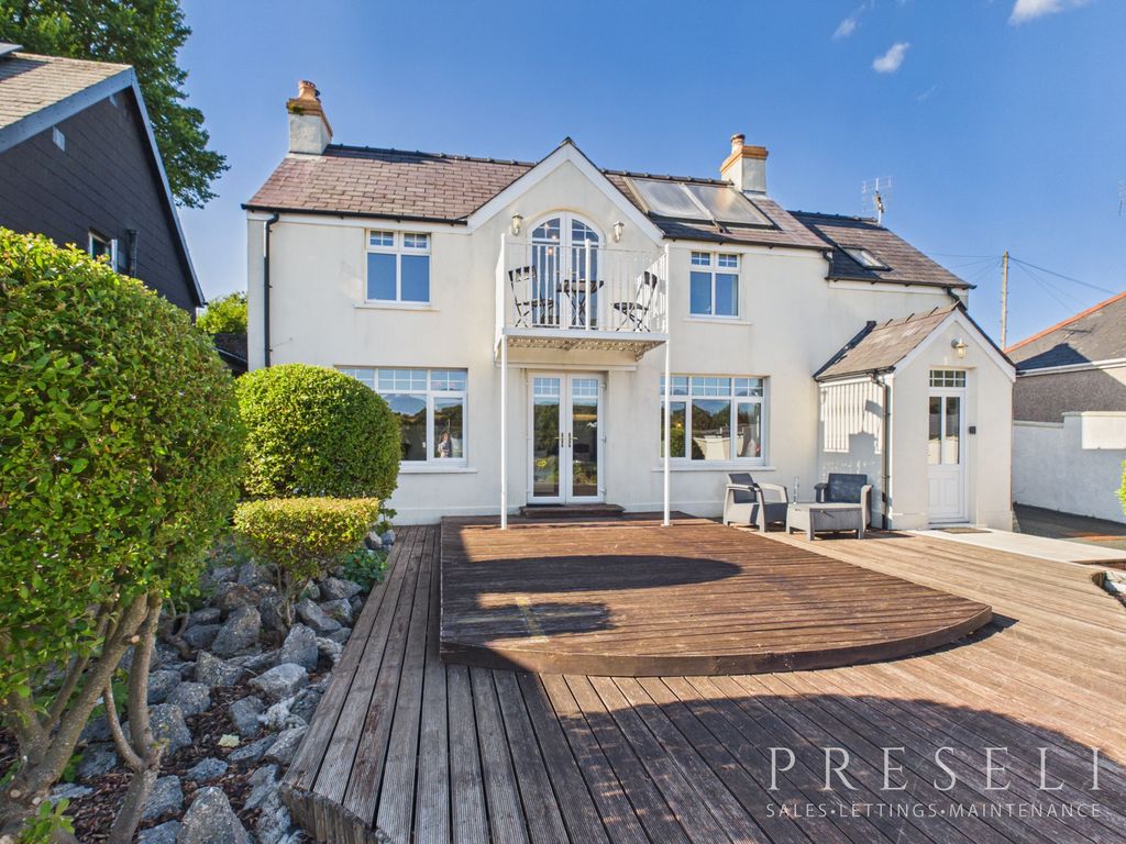 Property photo 1 of 40 Cam04745G0-Pr0102-Still051