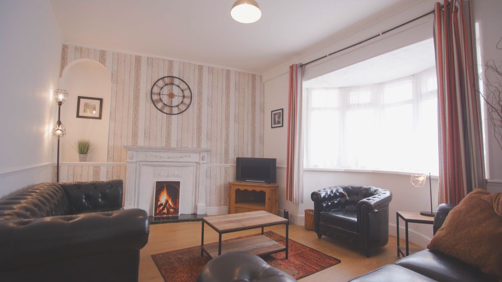 Property photo 2 of 12 Lounge