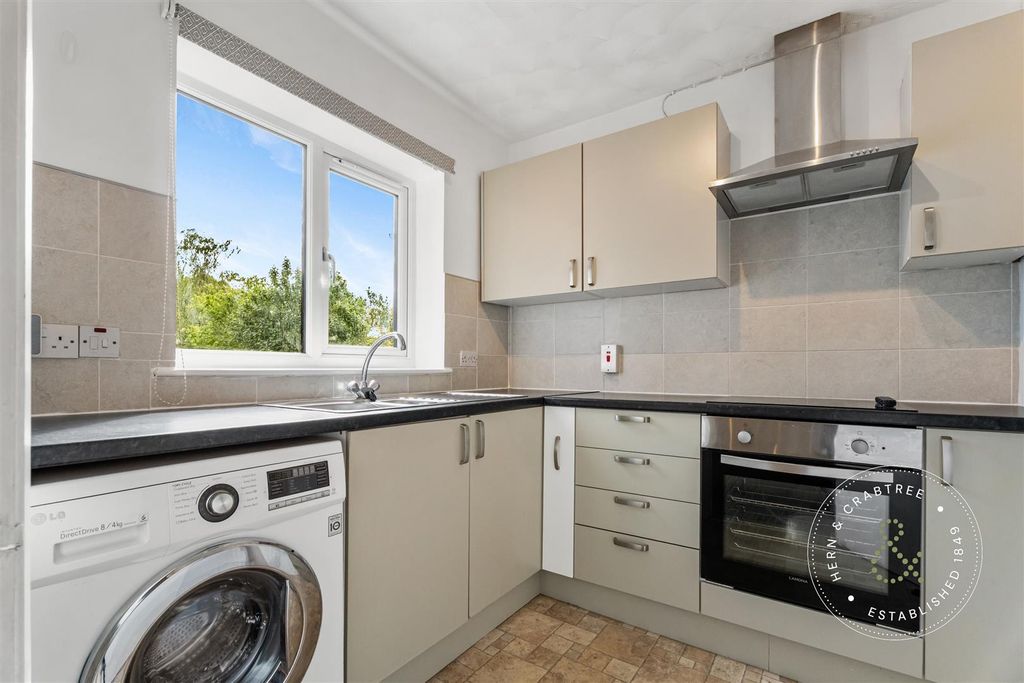 Property photo 2 of 16 Cg Clean-11.Jpg