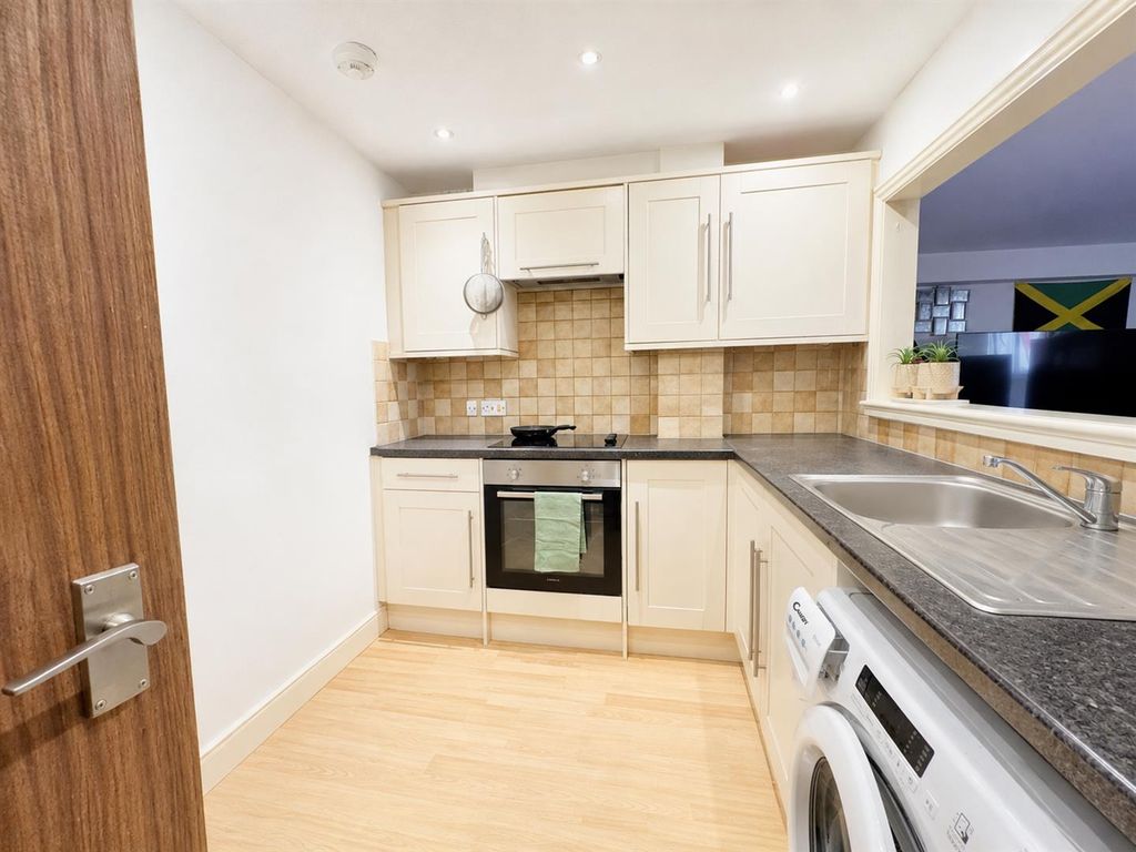 Property photo 2 of 6 7B67d0Ac-9301-4Ecd-A75B-78Eee9A1d22F.Png