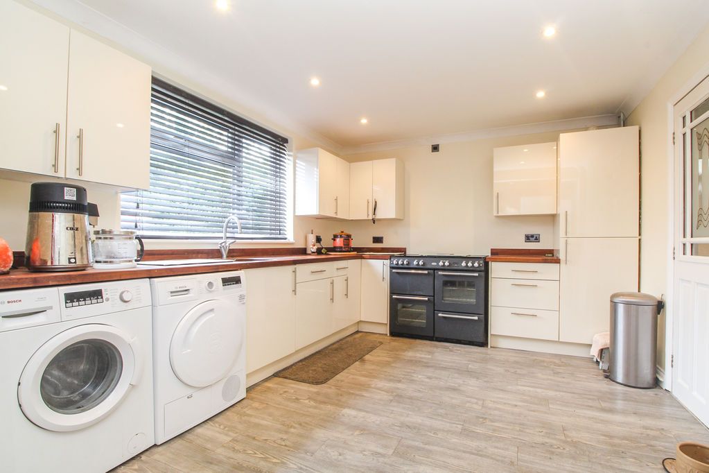 Property photo 3 of 15 Kitchen/Diner
