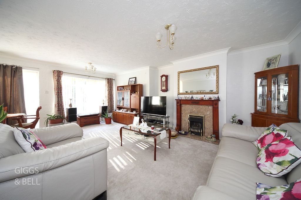 Property photo 3 of 18 4959702