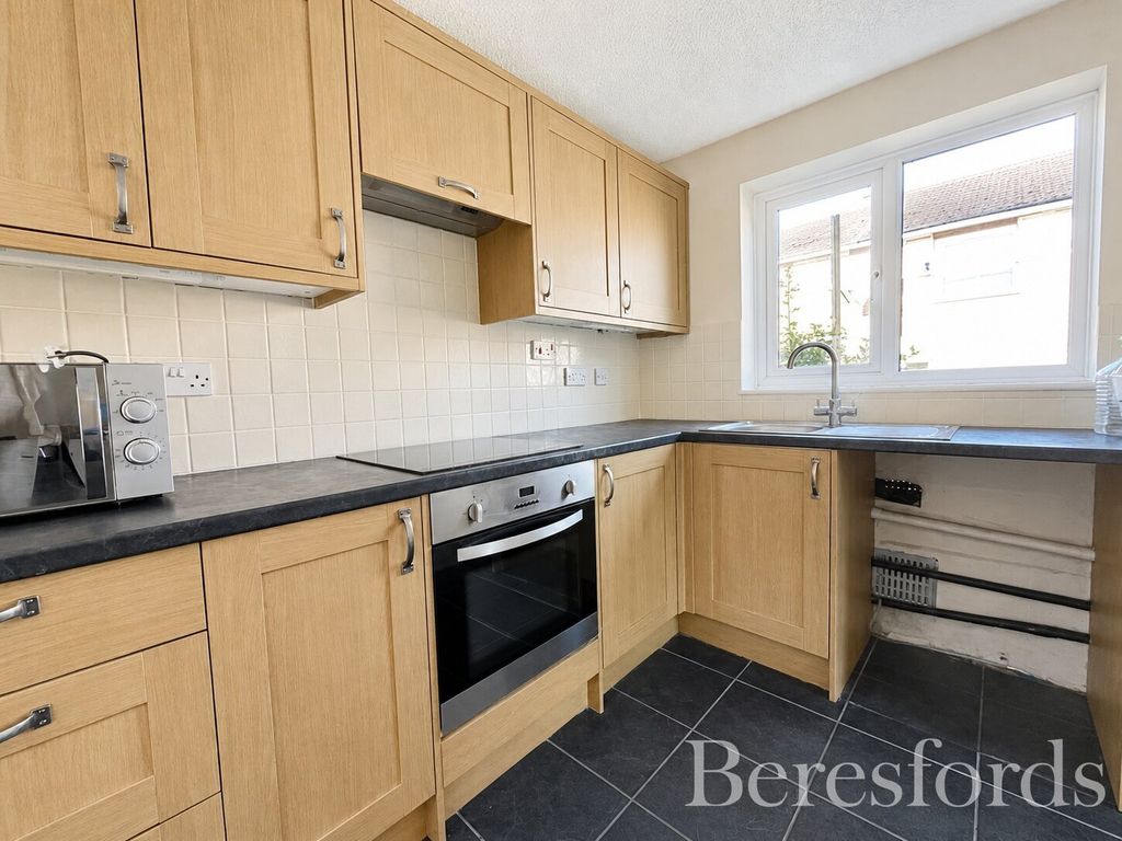 Property photo 2 of 7 Kitchen