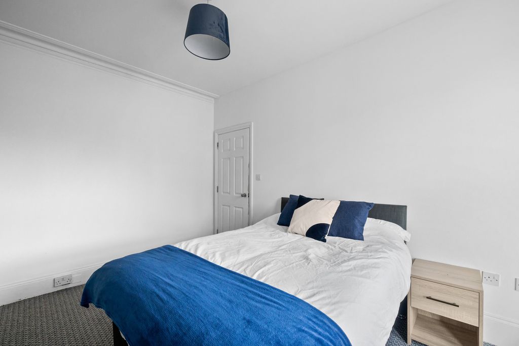 Property photo 3 of 7 0006