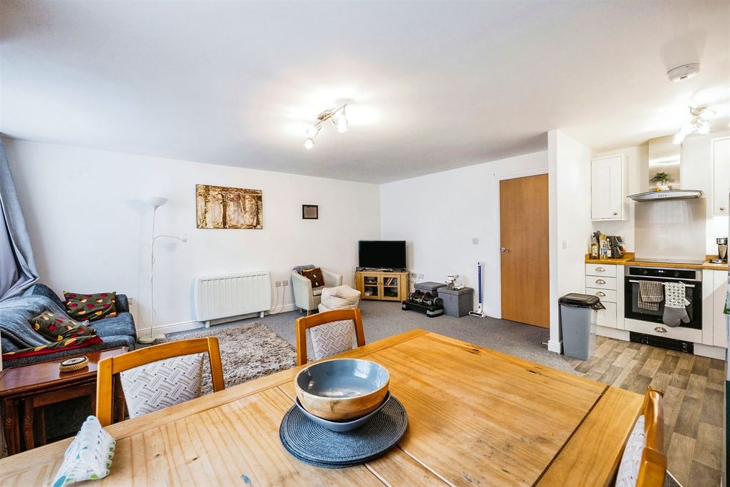 Property photo 3 of 9