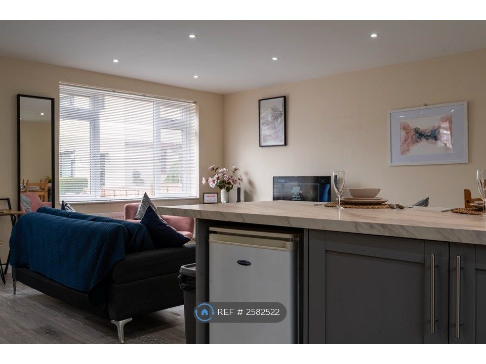 Property photo 3 of 18 Kitchen