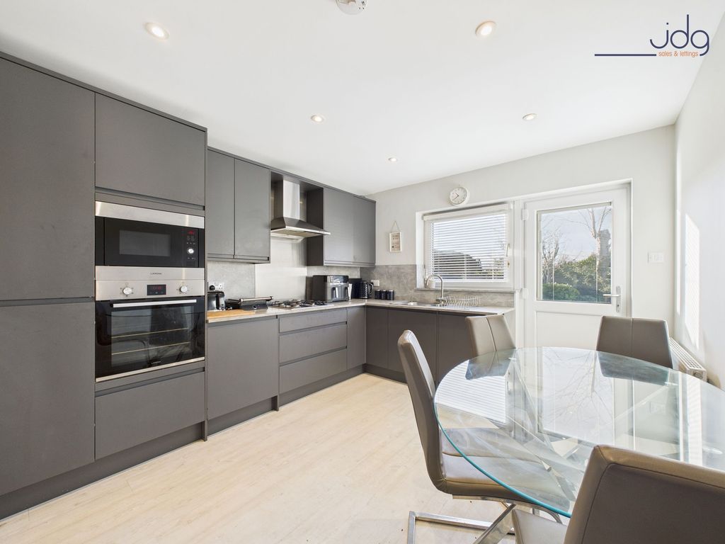 Property photo 3 of 14 Kitchen