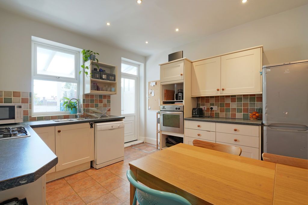 Property photo 3 of 35 Dining Kitchen
