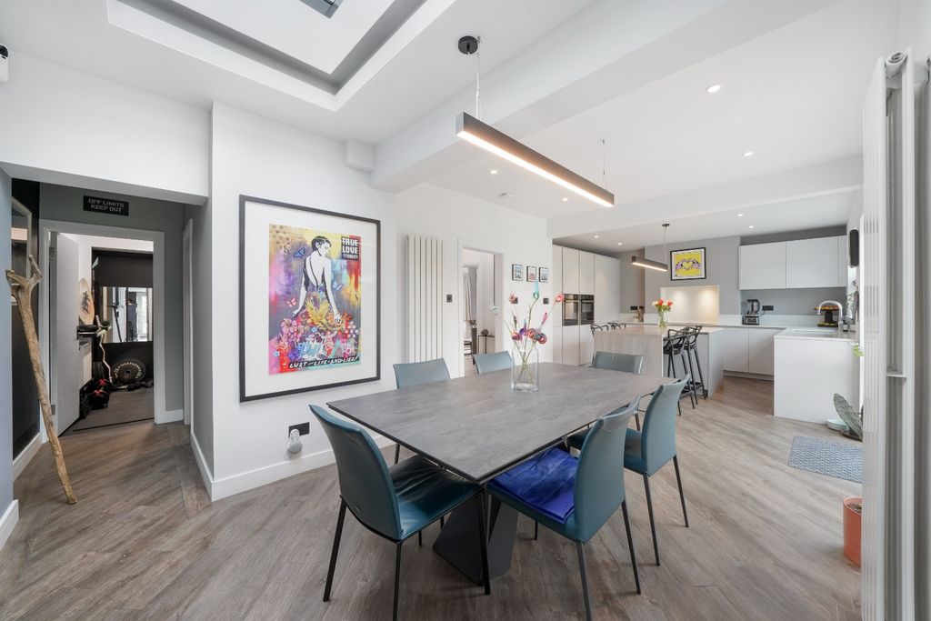 Property photo 2 of 22 5180531