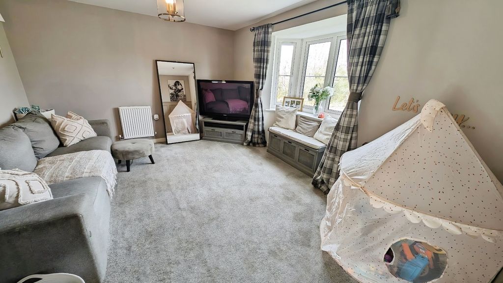 Property photo 3 of 18 Pbox-Img.Jpg