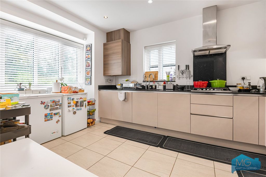 Property photo 2 of 15 Picture No. 12