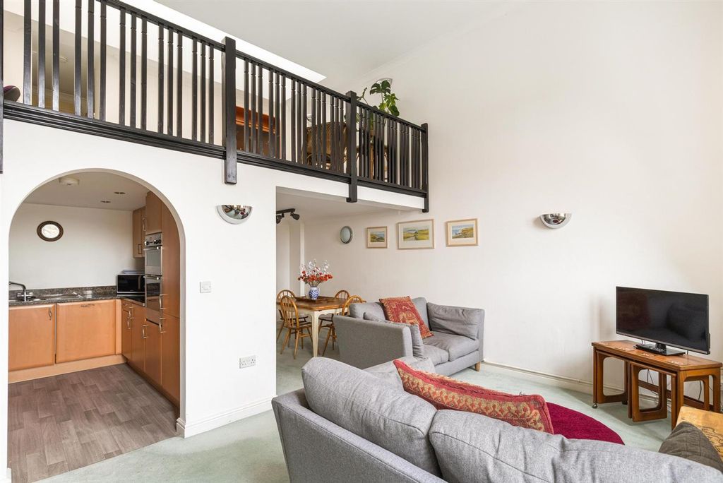 Property photo 2 of 27 010A4525-Hdr.Jpg