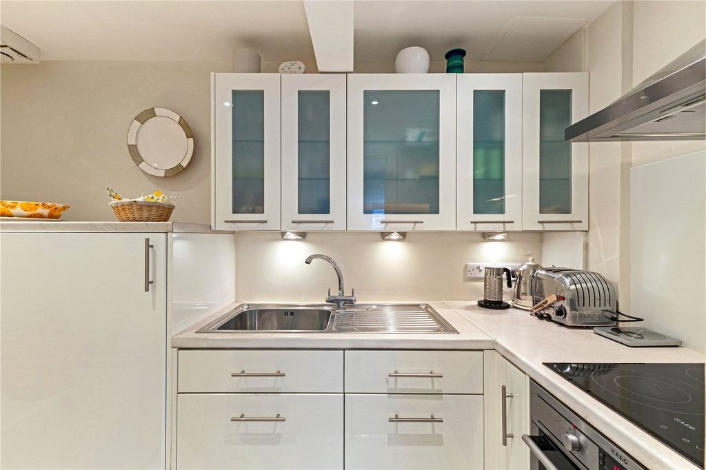 Property photo 2 of 29 Picture No. 35