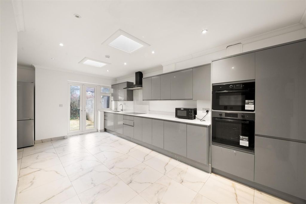 Property photo 2 of 28 1