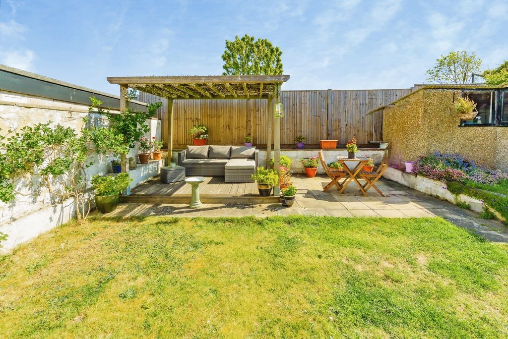 Property photo 3 of 18 Pbox-Img.Jpg