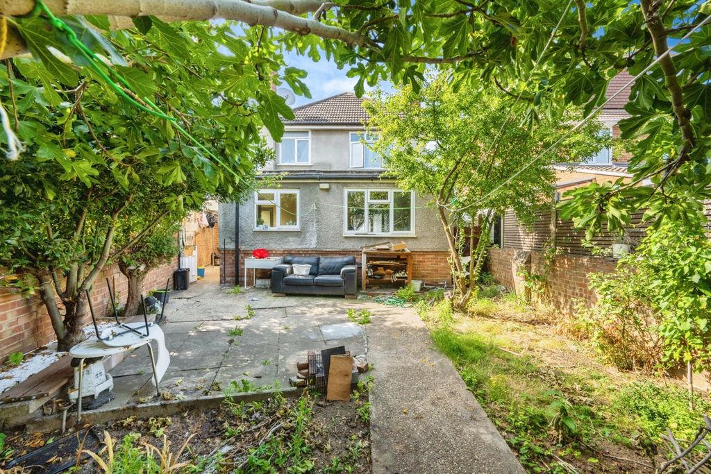 Property photo 2 of 17 Photo